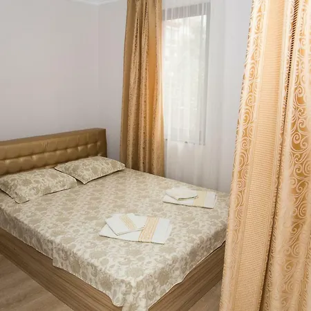 Lev Апартамент *